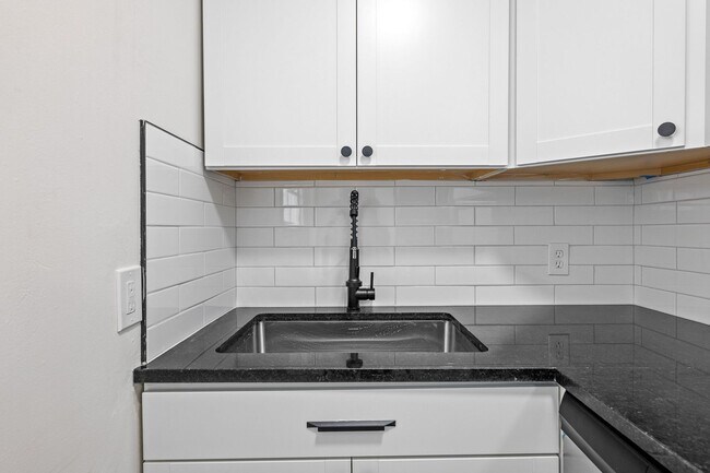 209 N Spring St unit 209 N Spring St-Unit, Winston Salem, NC 27101 - photo 4