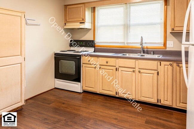 604 E 9th St unit B, Auburn, IN 46706 - photo 7
