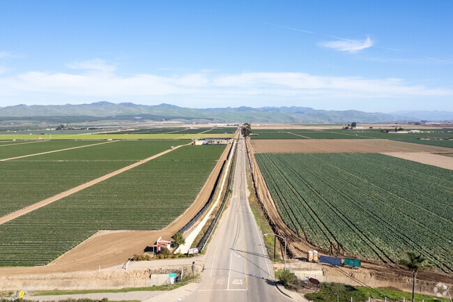 The scenery on Broadway in Santa Maria is breathtaking.