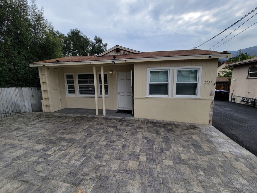 3052 Honolulu Ave unit Front Unit, La Crescenta, CA 91214 - photo 1