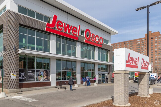 Jewel Osco is the primary grocery store for Washington Park residents.