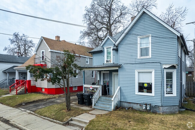 There are a variety of home styles in Midtown with many traditional homes.