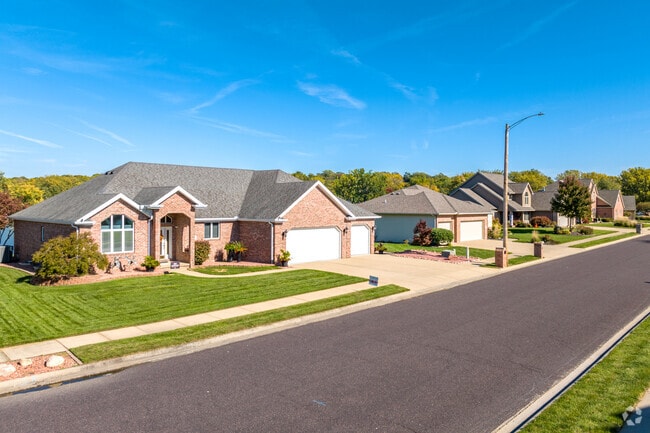 Row of newer brick homes in Pekin, IL.