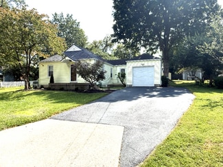 11702 Kings Ln, Louisville, KY 40243