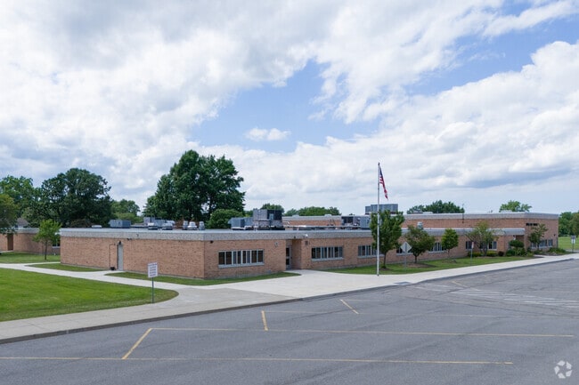 Willow Ridge Elementary School has a student teacher ratio of 10 to 1.