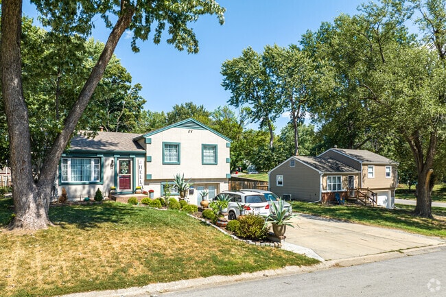 Most Hanthorn homes are split-levels or ranches, built in the 1950s and ’60s.