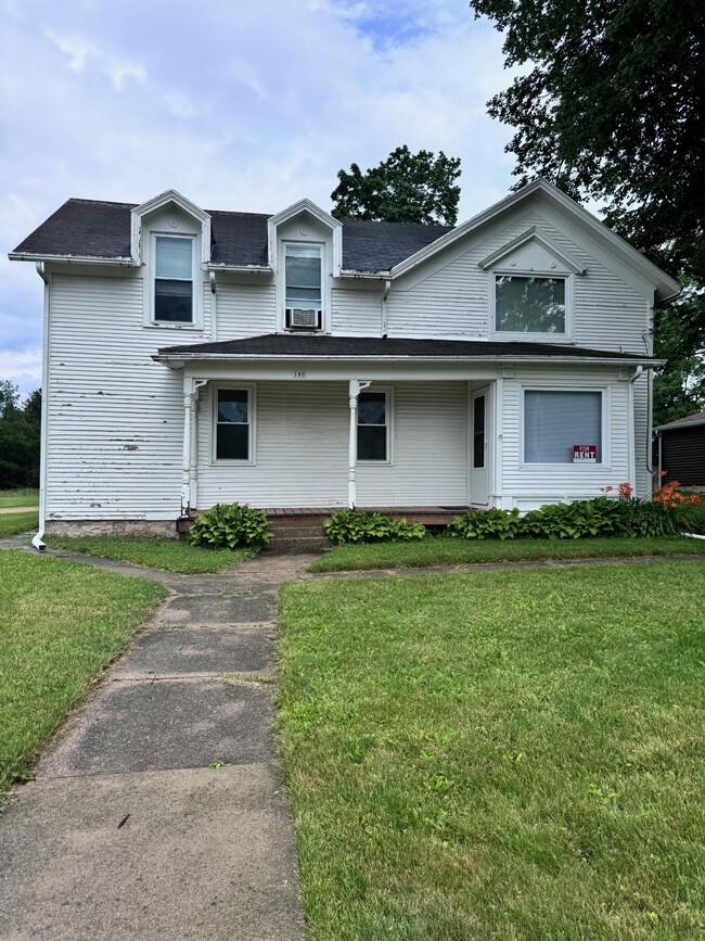 180 Martin St, Sharon, WI 53585