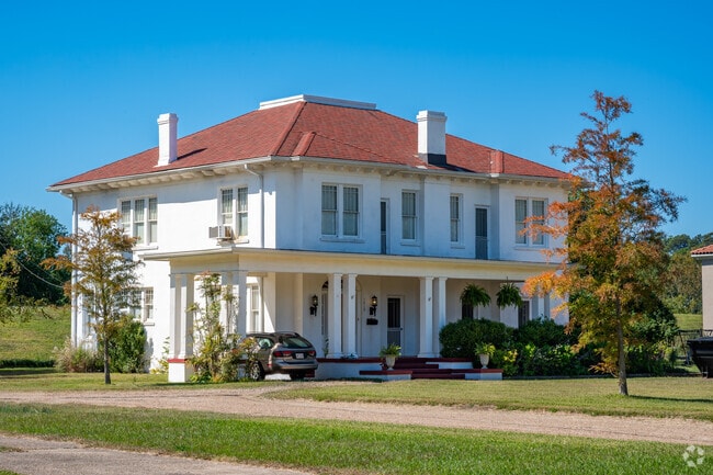 Nicer homes are found along the Ouachita River in Southside Riverfront.