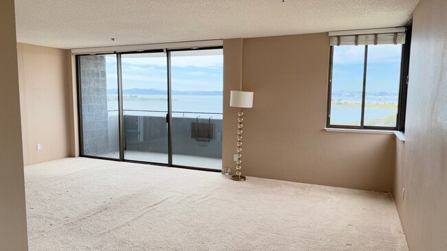 Gateview at Albany Hill Condos unit 555 Pierce St, Albany, CA 94706 - photo 3