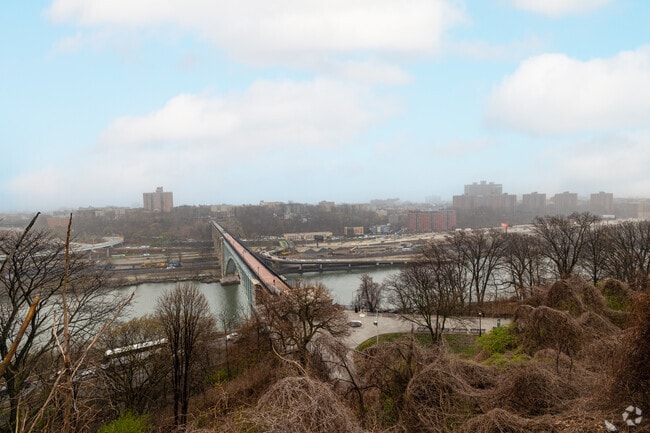 Overlooking the Harlem River in Fort George.