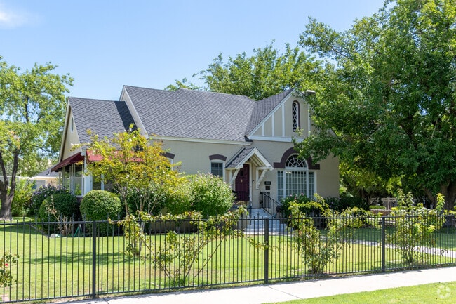 Alameda Depot boast historic homes and charming streetscapes.