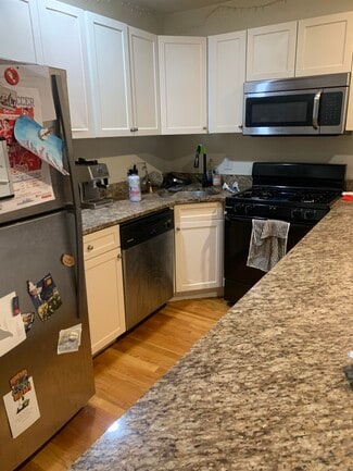 328 Saint Paul St Unit 4, Brookline, MA 02446