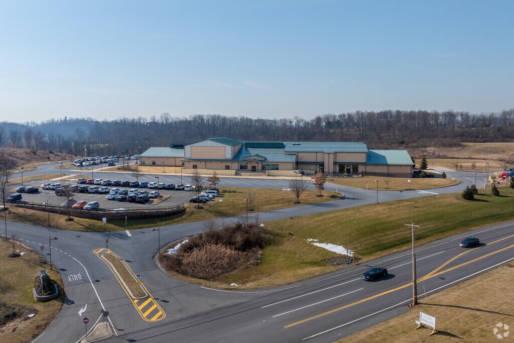 Owatin Creek Elementary School serves grades K-4 with a B rating on Niche.com