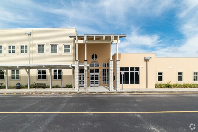 The main entrance of Arbor Ridge 
School in the University neighborhood.