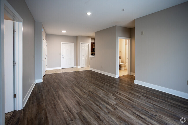 2 BR, 2 BA - 978SF