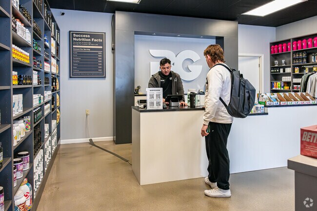 Rancho Fontana locals stock up on supplements and proteins at Body Goods.