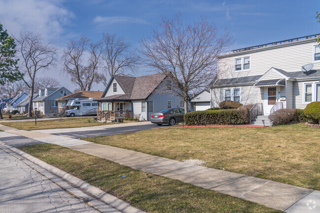 The streets are beautiful for taking a walk in Northlake.