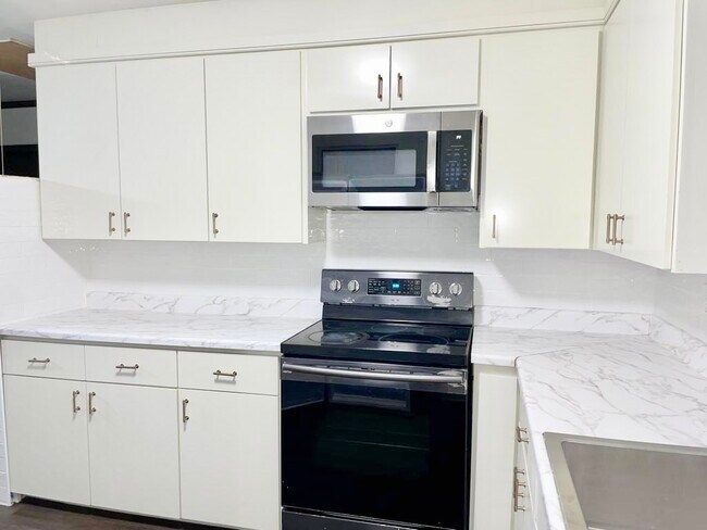 704 S 25th St, McAllen, TX 78501 - photo 3