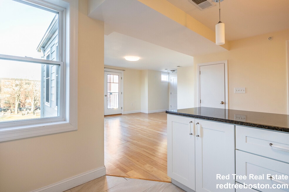 72 London St unit 3R, Boston, MA 02128 - photo 1