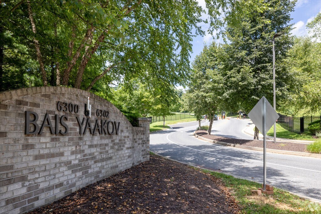 An entry shot for Bais Yaakov Eva Winer High School.
