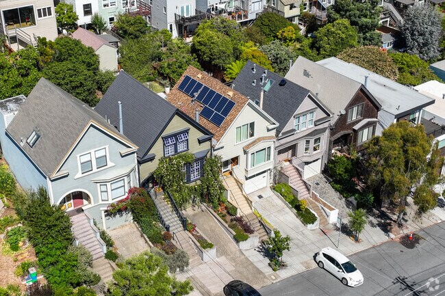 Many homes in Potrero feature large front steps leading to the front door.