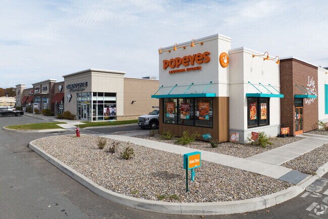 There are a few quick food options and stores within Mount Hope.