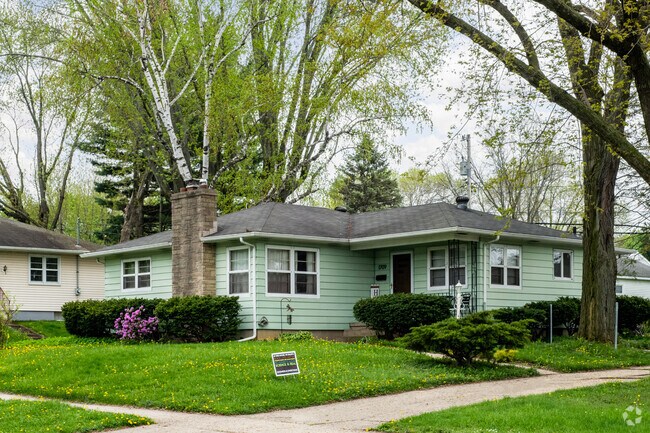 Single-story bungalows are often found throughout Sherman.