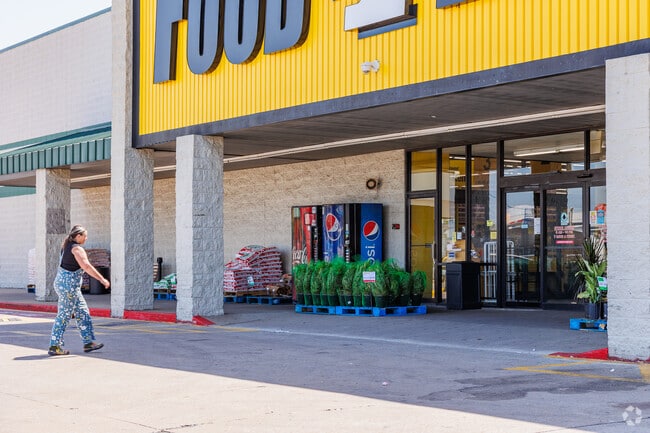 Sunnyvale grocery runs are easier with a Food 4 Less in the neighborhood.
