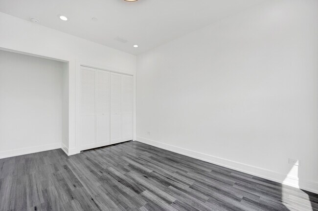4350 W Lawrence Ave unit 408, Chicago, IL 60630 - photo 6