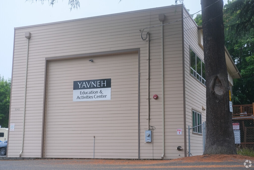 Derech Emunah in Seward Park.