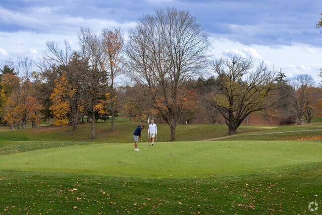 The Country Club of Indianapolis in Key Meadows has pristine greens to play on.
