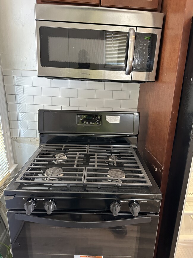 619 French St, Farrell, PA 16121 - photo 4