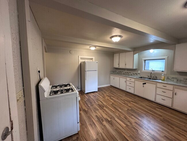 629 Park Ave unit Lower, Wausau, WI 54403 - photo 6