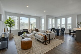 10421 Deerwood Rd, Houston, TX 77042