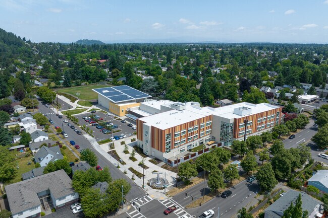 Kellogg Middle School on SE Powell Blvd in Portland is just minutes away from downtown and I 205