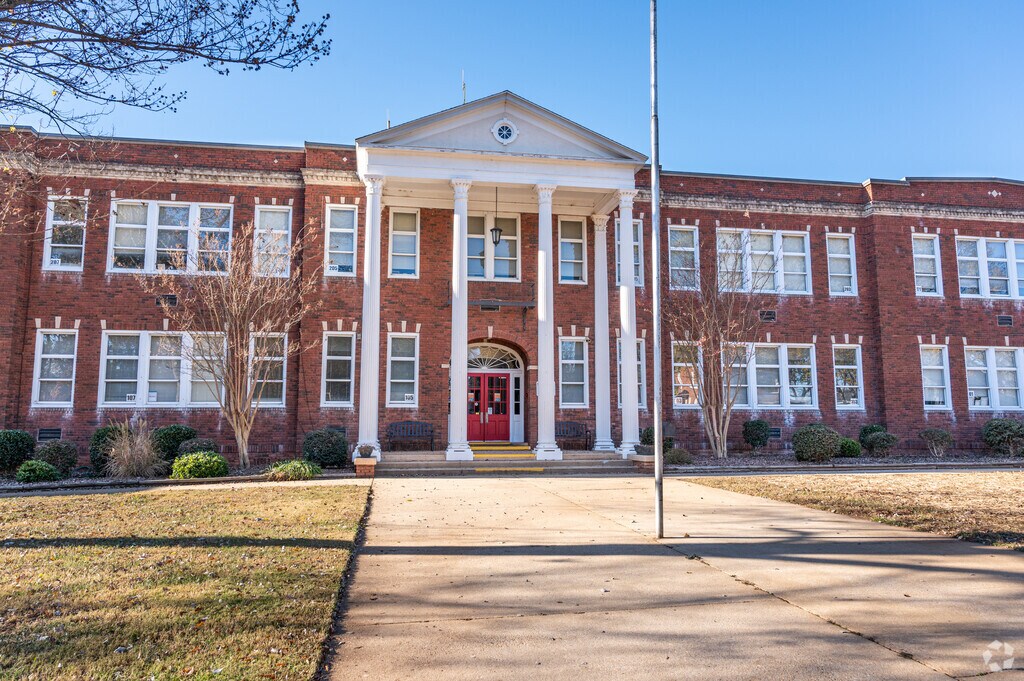 China Grove Elementary School provides education in the neighborhood of
Outlying Rowan County.