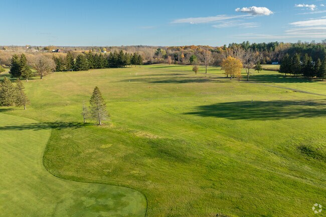 Morgan’s Crossing provides a public golf course near Chili.