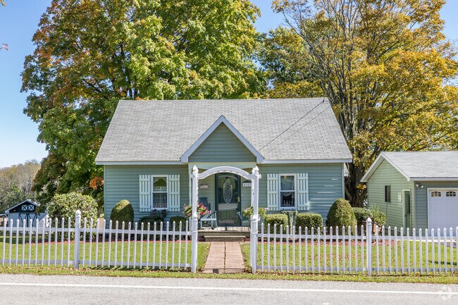 Cottage homes sit on spacious lots across Upper Turkeyfoot.