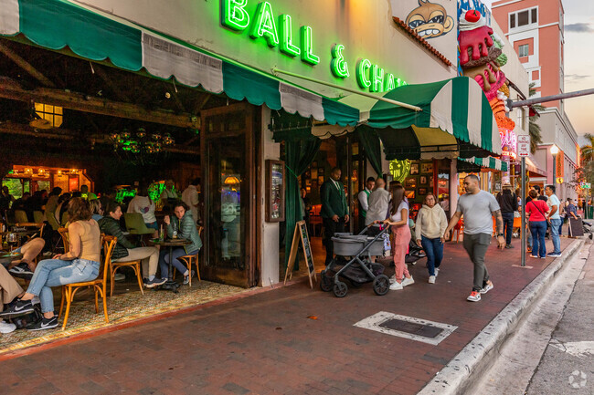 People dining and waiting for a table at the famous Ball & Chain.