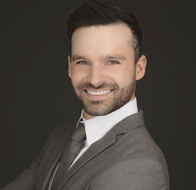 Agent Photo