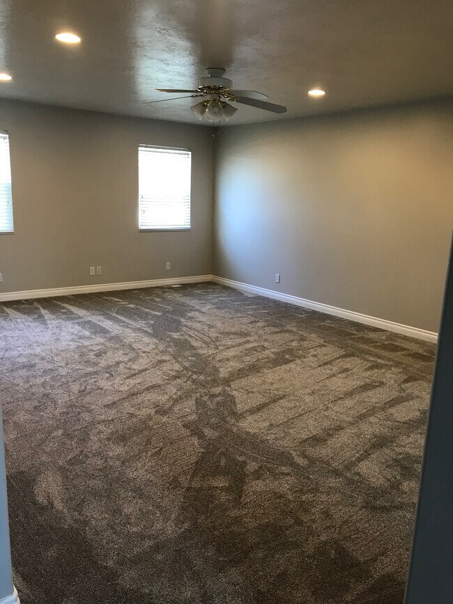 633 S Teresa St, Kaysville, UT 84037 - photo 5