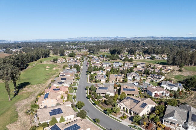 Woodlands neighbors the Monarch Dunes Golf Club.