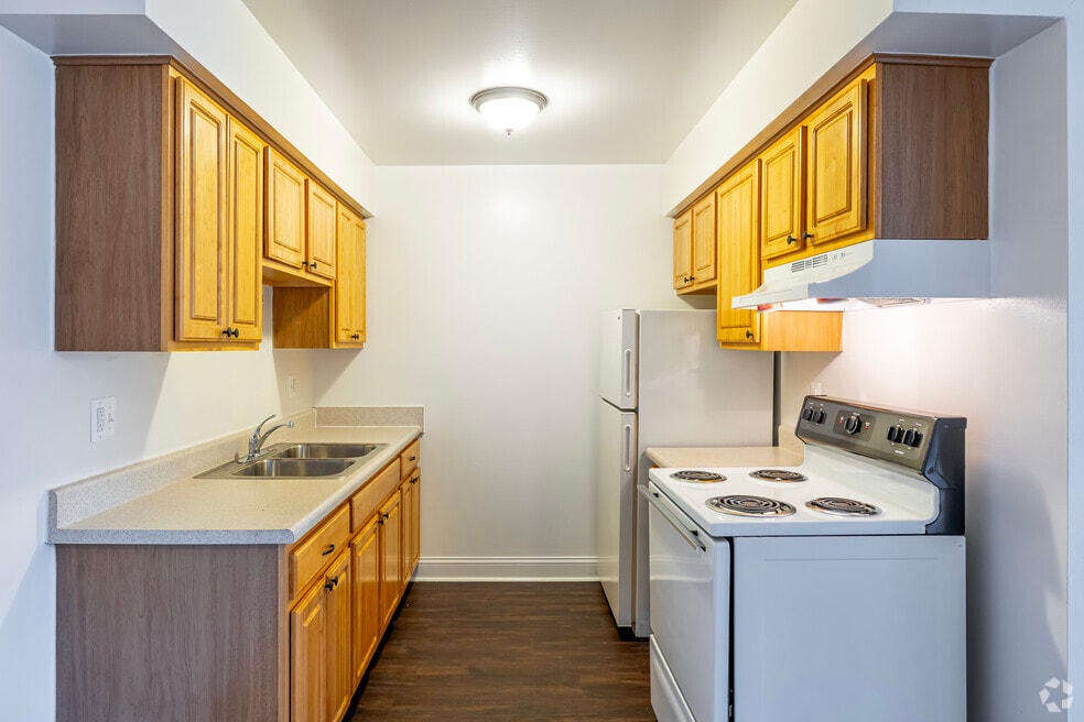 Woodhaven Square Apartments, Woodhaven, MI 48183 - photo 1