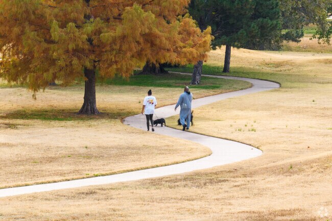 There are many scenic routes to admire as you walk through nature in Grandview Heights.