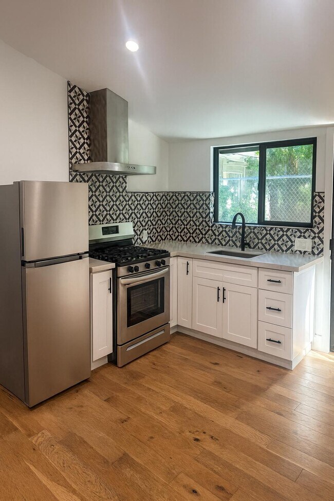 5644 Oso Ave, Los Angeles, CA 91367 - photo 3