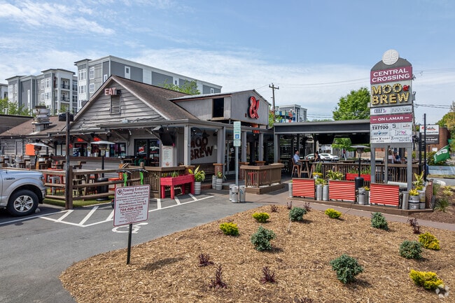 Come hang out on the patio at Moo & Brew for burgers and a beer while in Plaza Midwood.