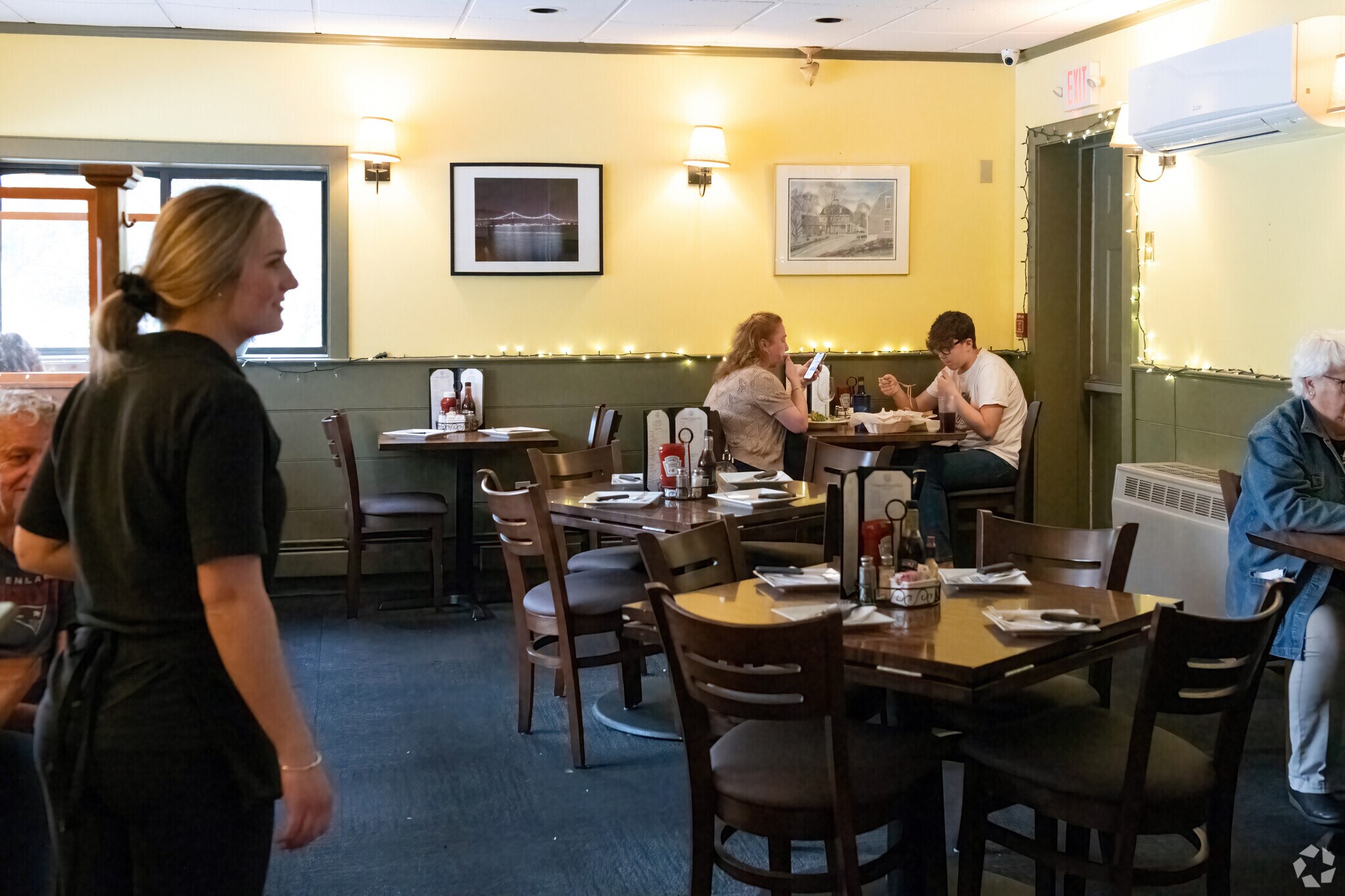 At the Four Corners Grille, the delightful meals are a nice way to have an evening out.