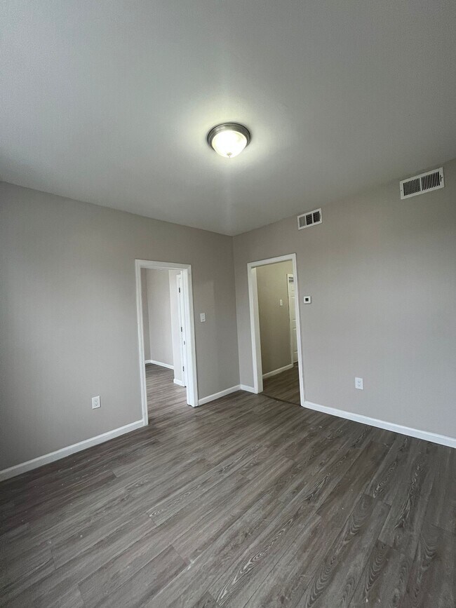 489 Kennedy Blvd unit 5, Bayonne, NJ 07002 - photo 2