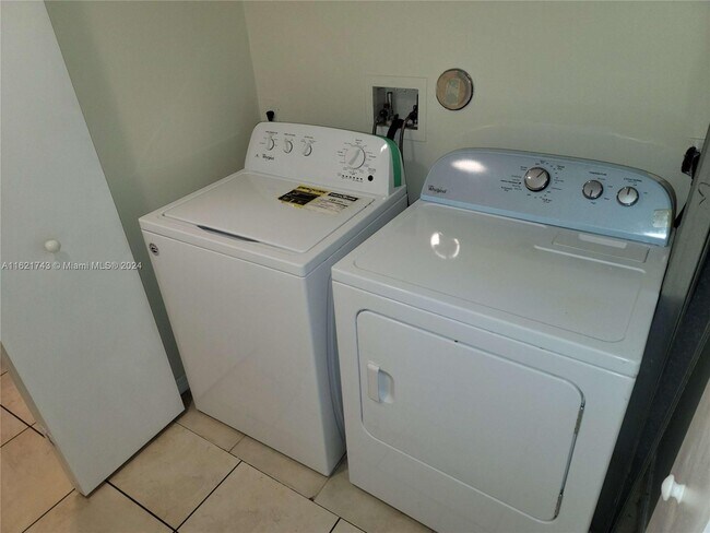 9907 Westwood Dr unit 152, Tamarac, FL 33321 - photo 7