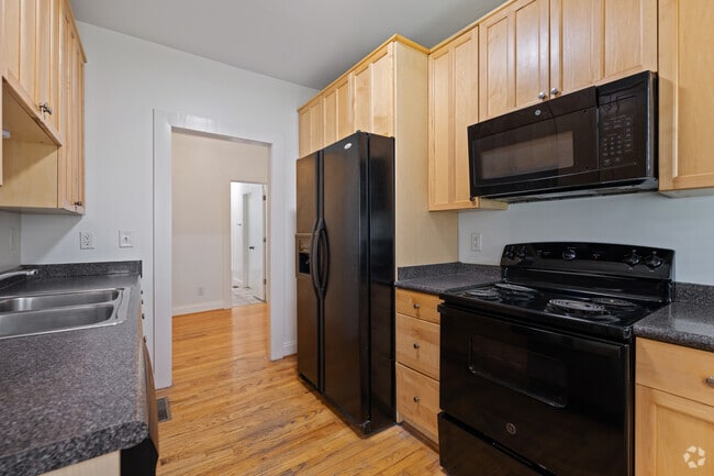 3BR, 2BA - 1,420SF - Kitchen